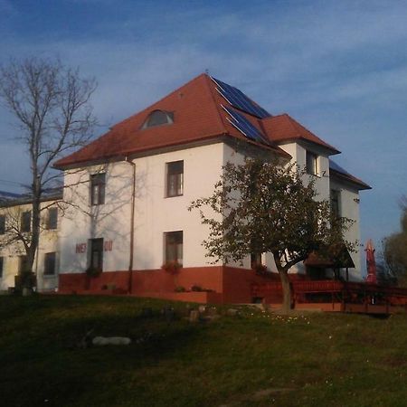Jeleni Farma Jecmeniste Hotel Vrbovec Buitenkant foto