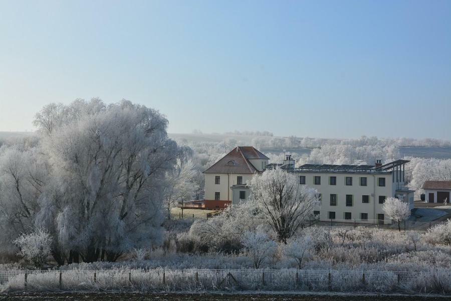 Jeleni Farma Jecmeniste Hotel Vrbovec Buitenkant foto