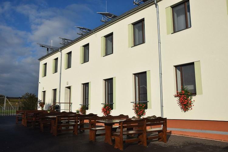 Jeleni Farma Jecmeniste Hotel Vrbovec Buitenkant foto