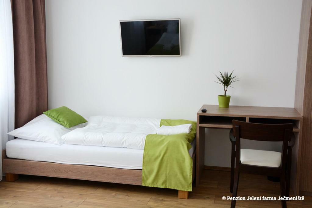 Jeleni Farma Jecmeniste Hotel Vrbovec Buitenkant foto