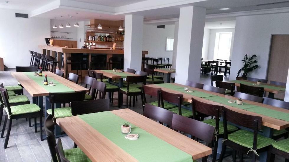 Jeleni Farma Jecmeniste Hotel Vrbovec Buitenkant foto