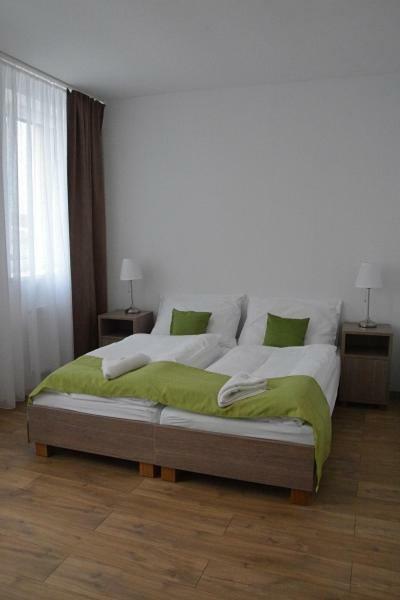 Jeleni Farma Jecmeniste Hotel Vrbovec Buitenkant foto